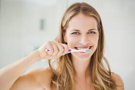 6 sai lầm có thể bạn vô tình mắc phải và âm thầm hủy hoại hàm răng của mình hàng ngày