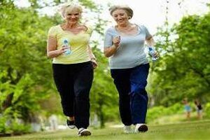 Tăng tuổi thọ người cao tuổi thường xuyên tập thể dục