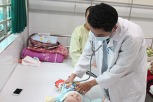 Trẻ mắc tay chân miệng ở Hà Nội gia tăng: BS Viện nhi Trung ương hướng dẫn cách phòng bệnh