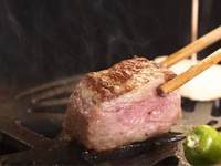 Cận cảnh loại thịt bò ngon nhất thế giới đắt đỏ hơn cả thịt bò Kobe