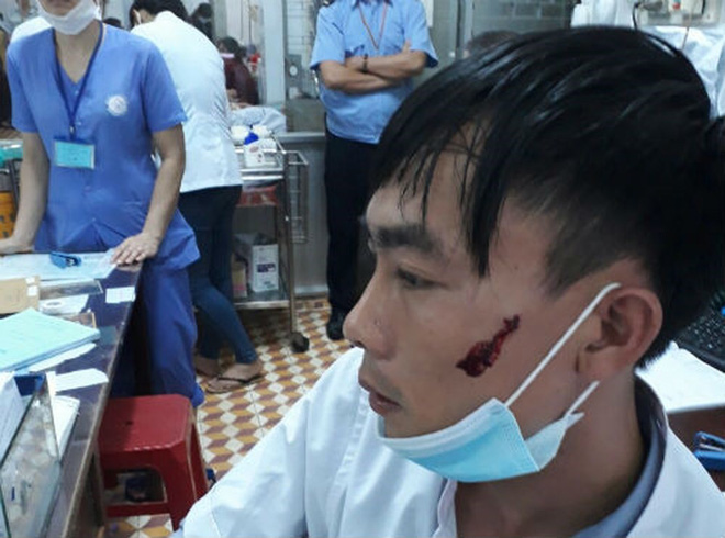 Bạo hành y tế ở Việt Nam dưới góc nhìn của GS gốc Việt đang công tác tại Úc - Ảnh 1.