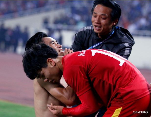 Độc quyền: Bác sĩ đội tuyển U23 lần đầu tiết lộ hình ảnh chăm sóc các cầu thủ vàng - Ảnh 5.