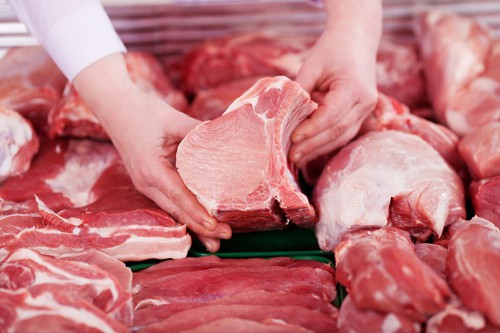 Chuyên gia đầu ngành chỉ cách luộc thịt thôi ra hết chất độc, chọn và rửa thịt an toàn - Ảnh 2.