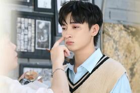 Chuyên gia trang điểm kể 'cái khó' khi makeup cho diễn viên nam