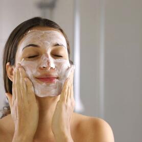 5 việc làm hàng ngày khi rửa mặt khiến da nhanh già