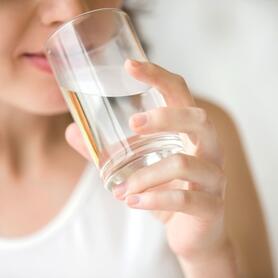 Nguyên tắc uống nước giúp giảm mỡ bụng