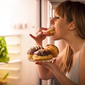 Tín hiệu cho thấy 'đói giả' và cách khắc phục