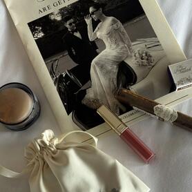 Tiên Nguyễn tặng son môi, xà phòng cho khách dự cưới ở Đà Nẵng