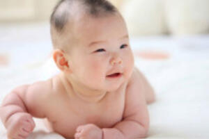Mẹo chăm sóc mắt cho trẻ sơ sinh