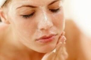 Tự chế sữa rửa mặt làm trắng da hiệu quả cho các loại da