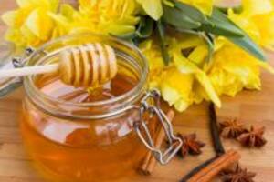 Công dụng của mật ong trong việc làm đẹp của chị em