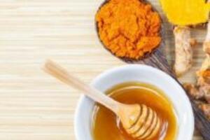 Uống tinh bột nghệ vàng và mật ong có tác dụng gì tốt sức khỏe?