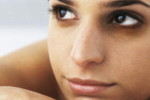 Mẹo trị thâm quầng mắt đơn giản do thức khuya