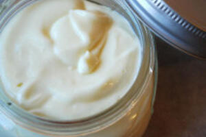 Tự chế kem làm trắng da vừa an toàn vừa hiệu quả tại gia