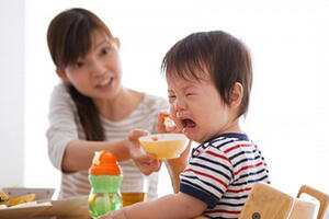 Chuyên gia vạch lỗi mẹ Việt chăm con sai bét khiến càng nuôi, càng còi