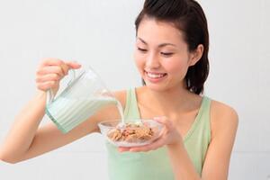 Sai lầm chết người khi dùng sữa nhiều người tưởng đúng