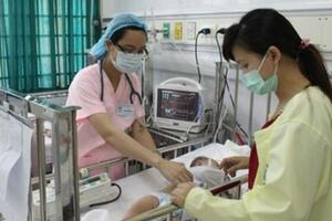 Con kêu rát họng, mẹ nghĩ do uống nước lạnh, ai ngờ…
