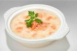 Làm cháo cua biển tăng cân cho bé