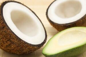 Làm kem chống nắng từ bơ và dầu dừa