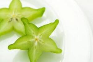 2 cách trị mụn bằng quả khế chua siêu hiệu quả