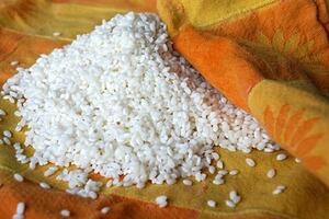 Gạo nếp chữa viêm dạ dày mãn tínhTheo Đông y, gạo nếp có tính ôn, vị ngọt, trung ích khí, ấm tỳ vị, giải độc, trừ phiền, chữa chứng hay toát mồ hôi, tả, dạ dày...