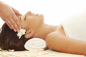 Làm mặt nạ trị mụn đầu đen tại nhà