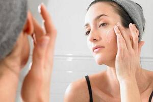 “Học thuộc lòng” 5 bước chăm sóc da ban đêm để trẻ lâu hơn