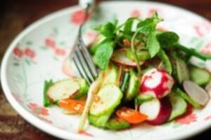 Cách làm salad dưa leo và củ cải cực hấp dẫn giúp bạn giảm cân hiệu quả