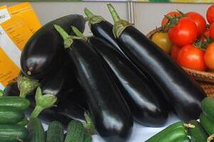 Cà tím trị viêm gan, táo bónTheo Đông y, cà tím có vị ngọt, tính mát, tác dụng thanh nhiệt, giải độc, hoạt huyết, tiêu viêm, thông mật, nhuận tràng, điều hòa tiêu hóa, thông tiểu…