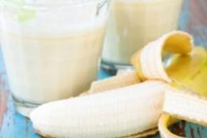 Cách làm mặt nạ sữa tươi và chuối chăm sóc da khô hiệu quả tại nhà