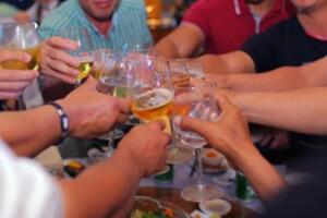 Rượu và thuốc không phải là… "rượu thuốc"
