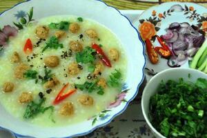 Đậu xanh trị tiểu đườngTheo y học cổ truyền, đậu xanh có vị ngọt, tính mát, vào các kinh tâm, vị, với công năng thanh nhiệt, tiêu thử, lợi thủy, giải độc, mát gan...