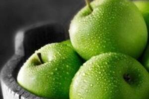 Công thức làm mặt nạ trắng da với táo tươi