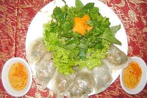 Bánh xếp nhà quêNgày tết, mâm cao cỗ đầy nhưng nhiều người vẫn thích ăn món dân dã với tên gọi “bánh xếp nhà quê” được dọn chễm chệ trên bàn ăn rất thú vị.