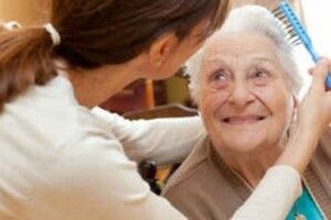 Giúp đỡ người cao tuổi đối diện những thay đổi lớn trong cuộc sống