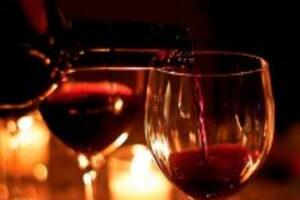 Mách bạn 3 cách tắm trắng an toàn với rượu