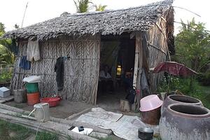 "Thần y" Bến Tre chữa bệnh miễn phí bằng phương pháp kỳ lạ