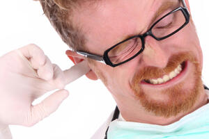 Mách nhỏ cách trị ngứa tai an toàn và đơn giản