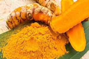 Chỉ cần một cốc nước pha bột nghệ mỗi ngày sẽ tương đương việc tập thể dục 1 tiếng