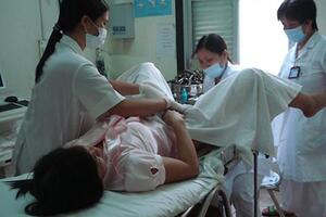 Thiếu nữ 16 tuổi không hiểu sao mắc bệnh phụ khoa, bác sĩ hỏi “thích ăn gì” mới ngớ người