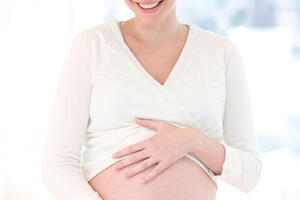 Bí quyết chăm sóc da mặt bị mụn khi “bầu bí”