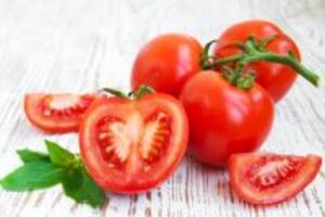 2 cách trị mụn siêu tiết kiệm với cà chua