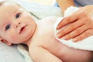 Một số mẹo giúp giảm hạ sốt cho trẻ