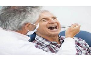Hướng dẫn chăm sóc răng miệng đúng cách cho bệnh nhân ung thư trong quá trình điều trị