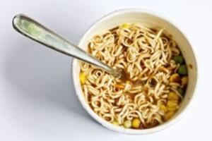 Sự thật về tin đồn "gan phải thải độc 32 ngày sau khi ăn mì tôm"