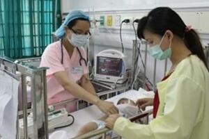 Đầu hè, trẻ nhập viện vì sốt xuất huyết tăng vọt