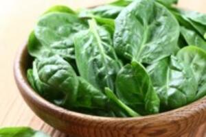 Phương pháp trị mụn đơn giản với rau mồng tơi