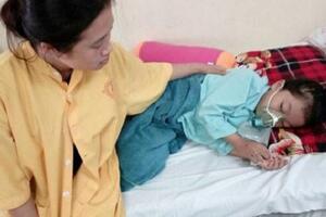 Mẹ nhanh trí cứu sống con gái 7 tuổi chết lâm sàng do đuối nước