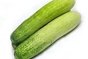 Vị thuốc từ dưa chuộtTheo Đông y, dưa chuột vị ngọt, mát, hơi có độc, vào tỳ vị. Tác dụng: Thanh nhiệt, giải độc, lợi thuỷ.