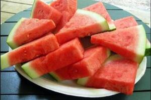 10 lợi ích khi ăn dưa hấuMùa hè đến, bạn thường mua dưa hấu về ăn tráng miệng và giải nhiệt. Tuy nhiên còn rất nhiều tác dụng khác mà bạn chưa biết về dưa hấu.